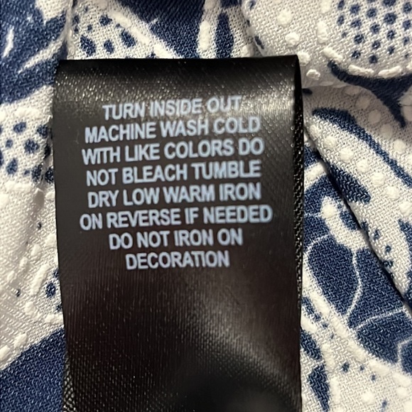 Rob & Ali cold shoulder dress.  Raised detailing. - Picture 8 of 10